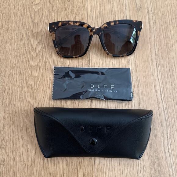 DIFF Sunglasses Polarized Bella Brown Gold - Picture 1 of 5